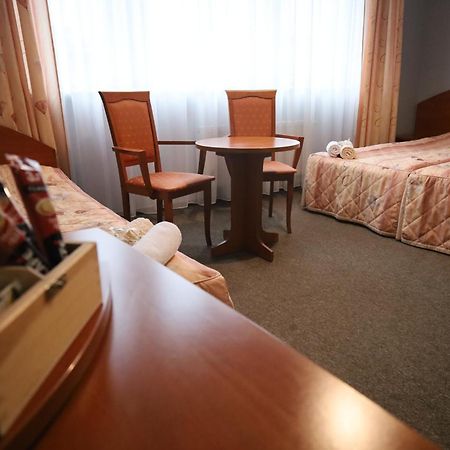 Nasz Klub - Pokoje Goscinne Poznań Esterno foto